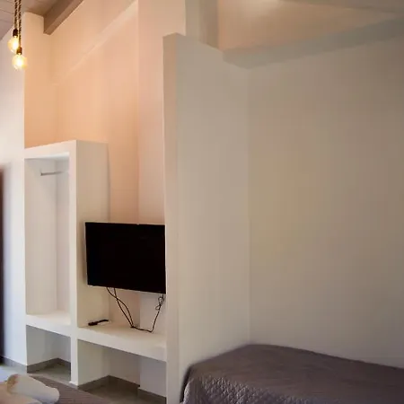 Throisma With Private Pool & Parking דירה אסוס